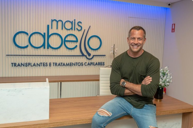 Malvino Salvador em campanha da Mais Cabello